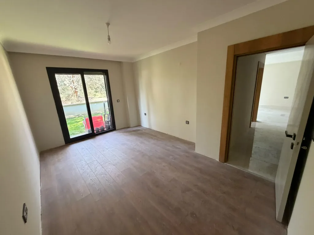 ALTINOLUK SAHİLİNDE  BAHÇE KULLANIMLI DENİZE 200 METRE MESAFEDE MUHTEŞEM DAİRE - Görsel 18