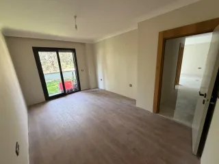 ALTINOLUK SAHİLİNDE  BAHÇE KULLANIMLI DENİZE 200 METRE MESAFEDE MUHTEŞEM DAİRE - Görsel 18