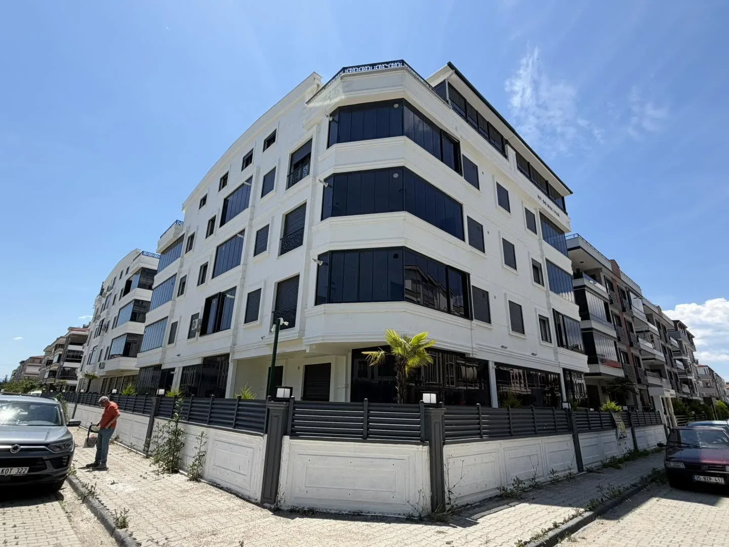 AKÇAY ALTINKUM MAHALLESİNDE 2+1 AYRI MUTFAK EBEVEYN BANYOLU GENİŞ ARA KAT LÜKS DAİRE - Görsel 1