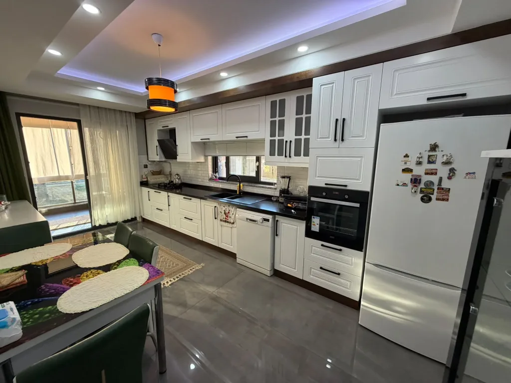 AKÇAYIN EN PRESTİJLİ SİTESİNDE 3+1 AYRI MUTFAK EBEVEYN BANYOLU - KAPALI OTOPARKLI MUHTEŞEM DAİRE - Görsel 8