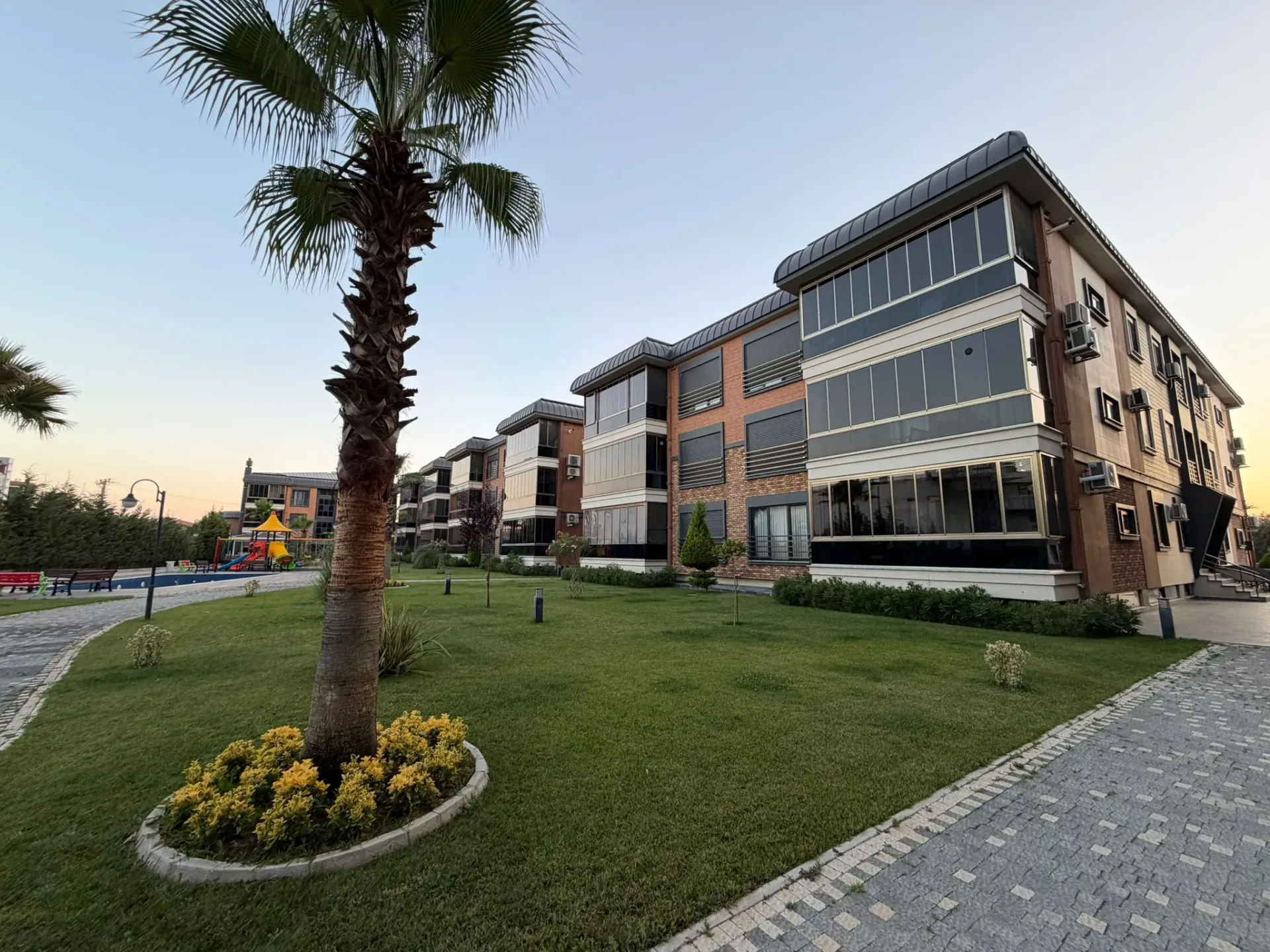 AKÇAYIN EN PRESTİJLİ SİTESİNDE 3+1 AYRI MUTFAK EBEVEYN BANYOLU - KAPALI OTOPARKLI MUHTEŞEM DAİRE - Görsel 26