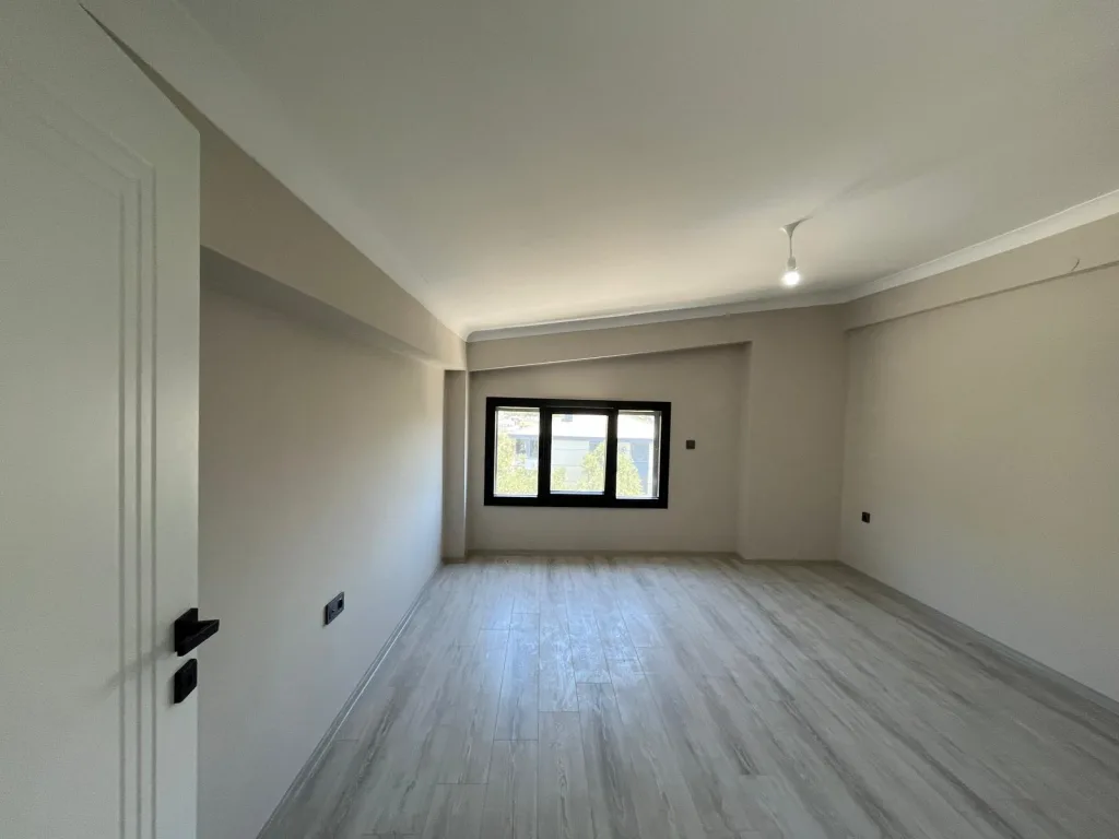 ALTINOLUK MERKEZDE FULL DENİZ MANZARALI 3+1 AYRI MUTFAK TRIPLEX GENİŞ BAHÇELİ VİLLA - Görsel 25
