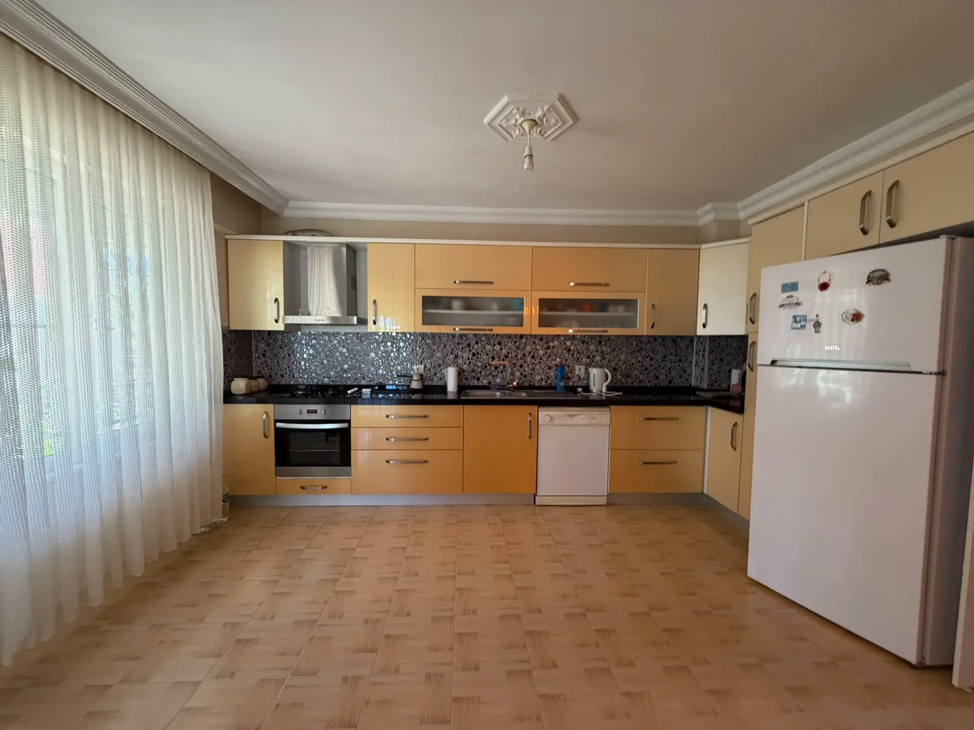 Akçay Yeni Mahalle Karşısında 3+1 Çok Geniş Bahçeli Müstakil Girişli Villa - Görsel 3
