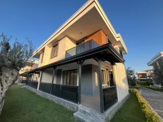 GÜRE SAHİLİNDE ULTRA LÜX SİTE İÇERİSİNDE 3+1 AYRI MUTFAK VİLLA - Görsel 7