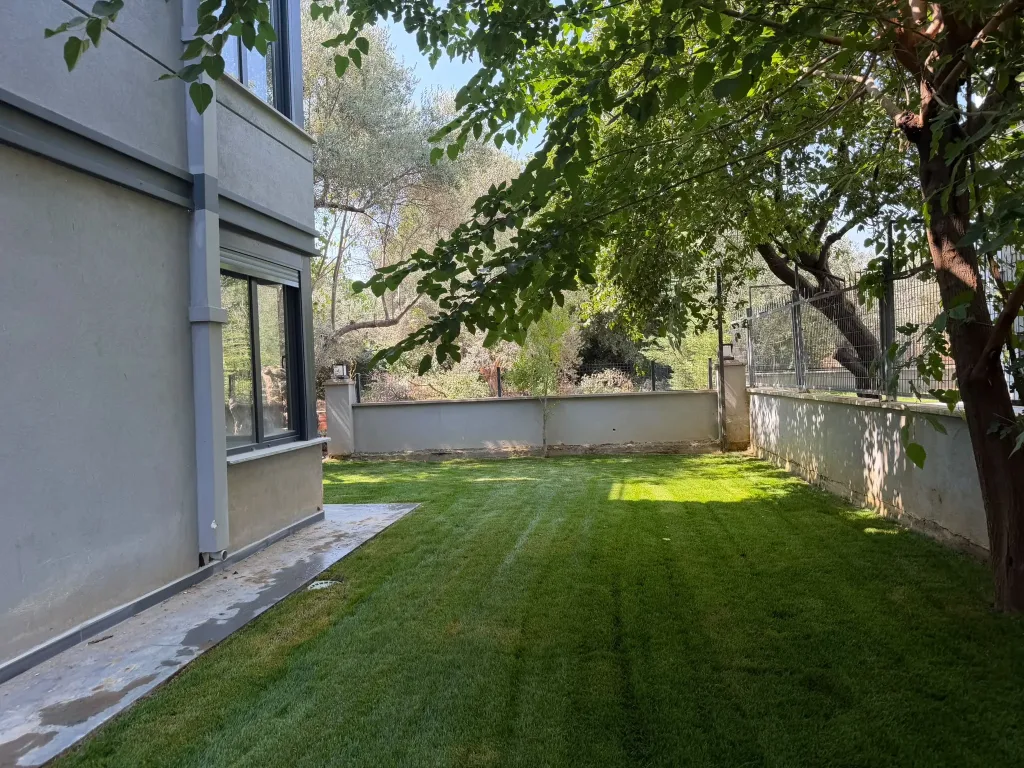 ALTINOLUK SAHİLİNDE  BAHÇE KULLANIMLI DENİZE 200 METRE MESAFEDE MUHTEŞEM DAİRE - Görsel 24
