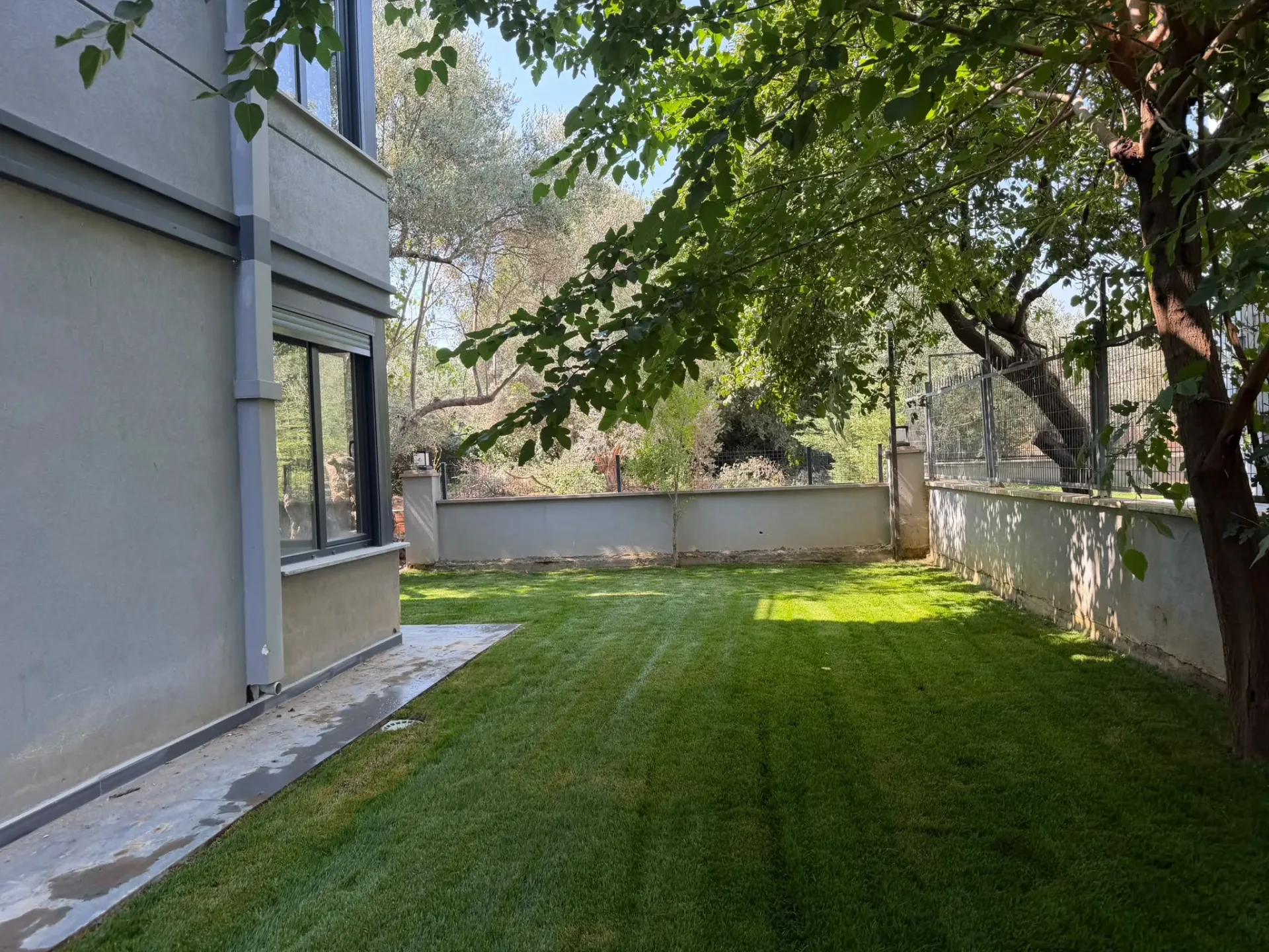 ALTINOLUK SAHİLİNDE  BAHÇE KULLANIMLI DENİZE 200 METRE MESAFEDE MUHTEŞEM DAİRE - Görsel 24