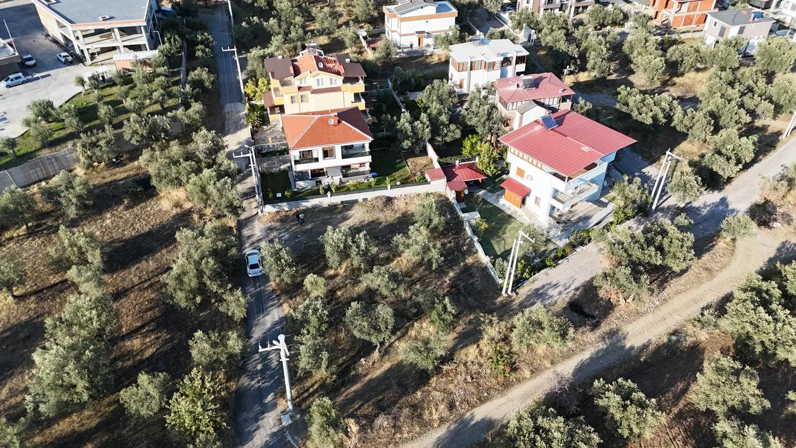 GÜRE SAHİLDE 650 METREKARE KÖŞE PARSEL DENİZ MANZARALI %15 İMARLI ARSA - Görsel 13