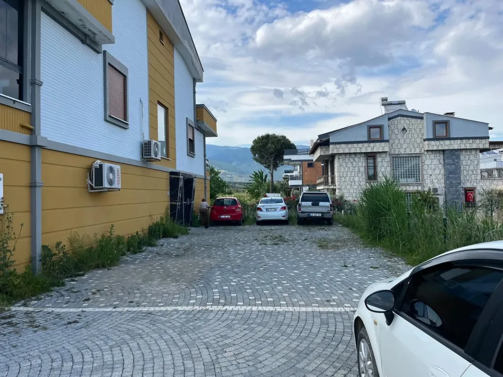 GÜRE AKÇAY YOLU ÜZERİNDE ÖNÜ KAPANMAZ  3 ODA 1 SALON 2 AYRI MUTFAKLI DUBLEKS DAİRE - Görsel 2