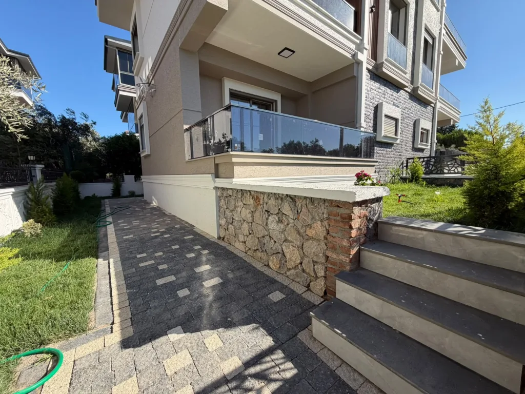GÜRE SAHİLİNDE 4+1 ULTRA LÜX DENİZE YÜRÜME MESAFESİNDE TRİPLEX VİLLA - Görsel 12