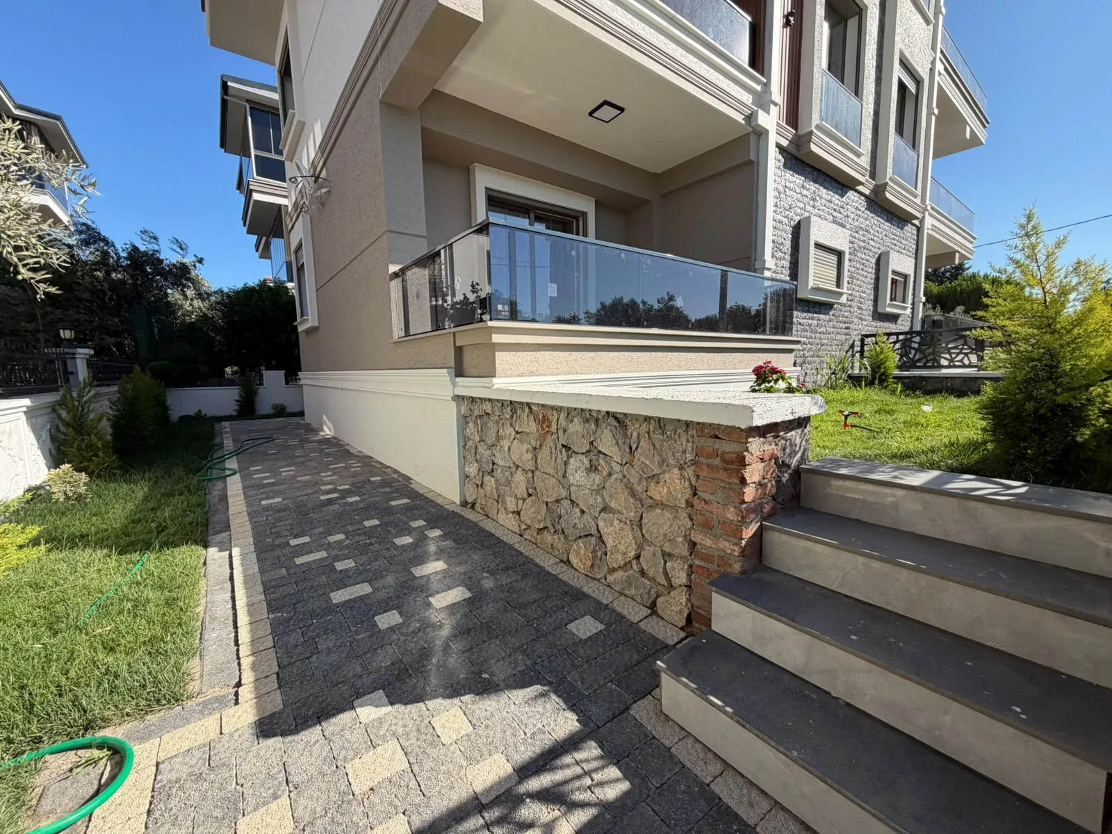 GÜRE SAHİLİNDE 4+1 ULTRA LÜX DENİZE YÜRÜME MESAFESİNDE TRİPLEX VİLLA - Görsel 12