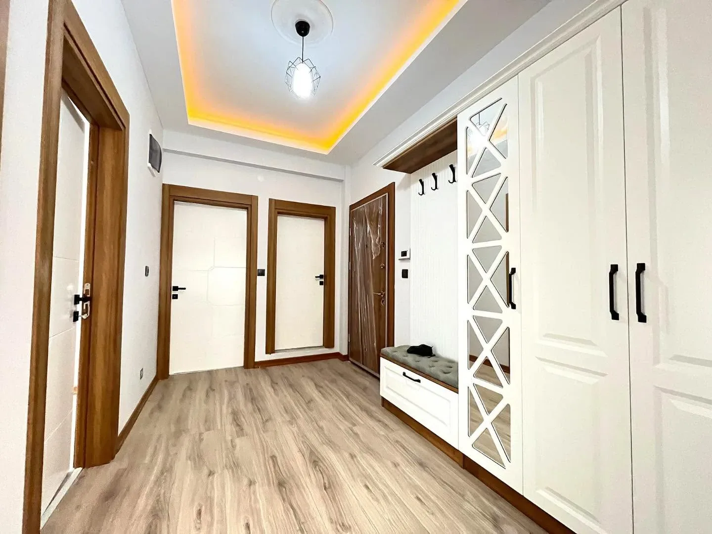 AKÇAY ALTINKUM MAHALLESİNDE 2+1 AYRI MUTFAK EBEVEYN BANYOLU GENİŞ ARA KAT LÜKS DAİRE - Görsel 6