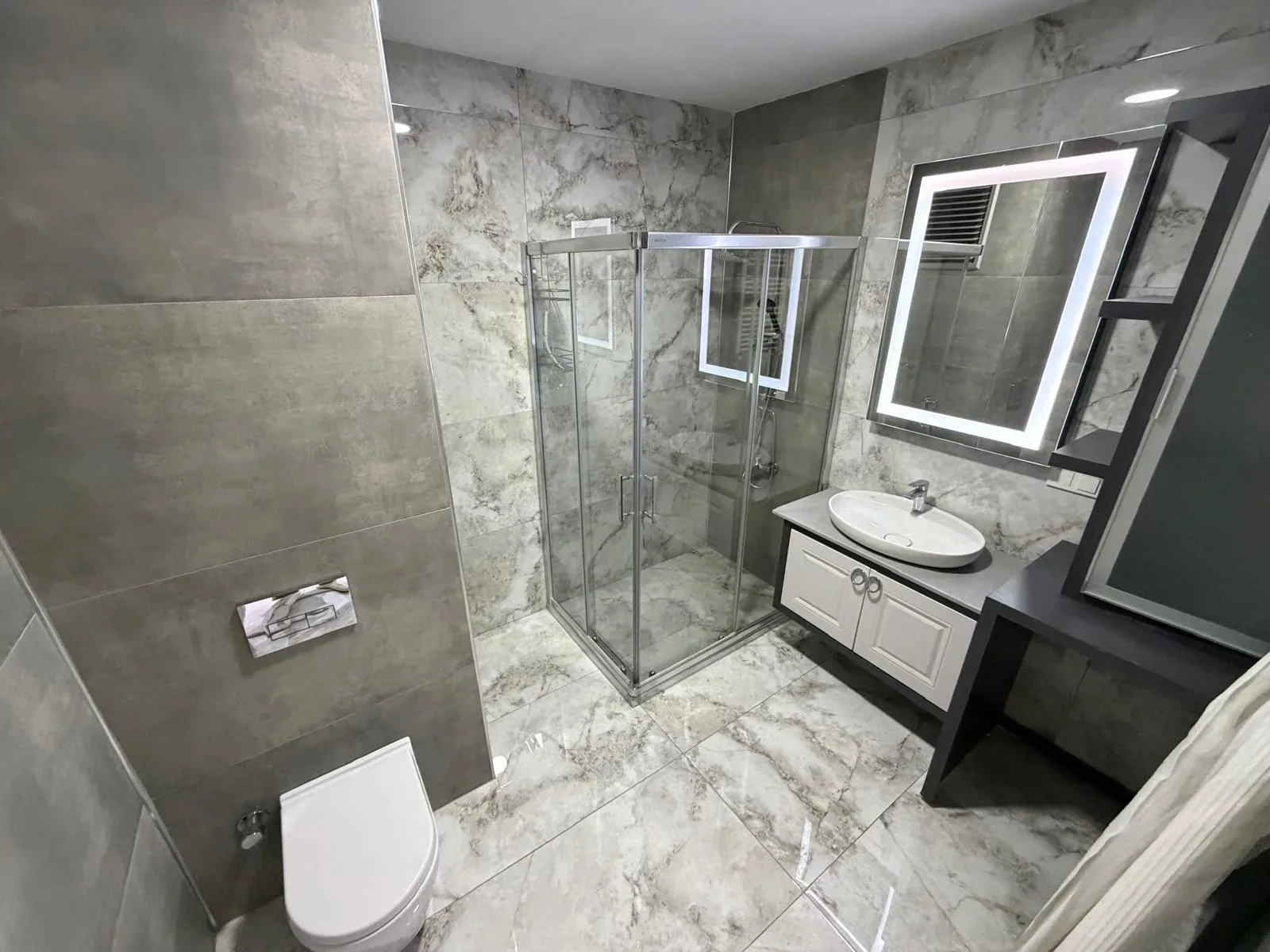AKÇAYDA HAVUZLU SİTE İÇERİSİNDE ULTRA LÜKS 130 METREKARE 2+1 - Görsel 24