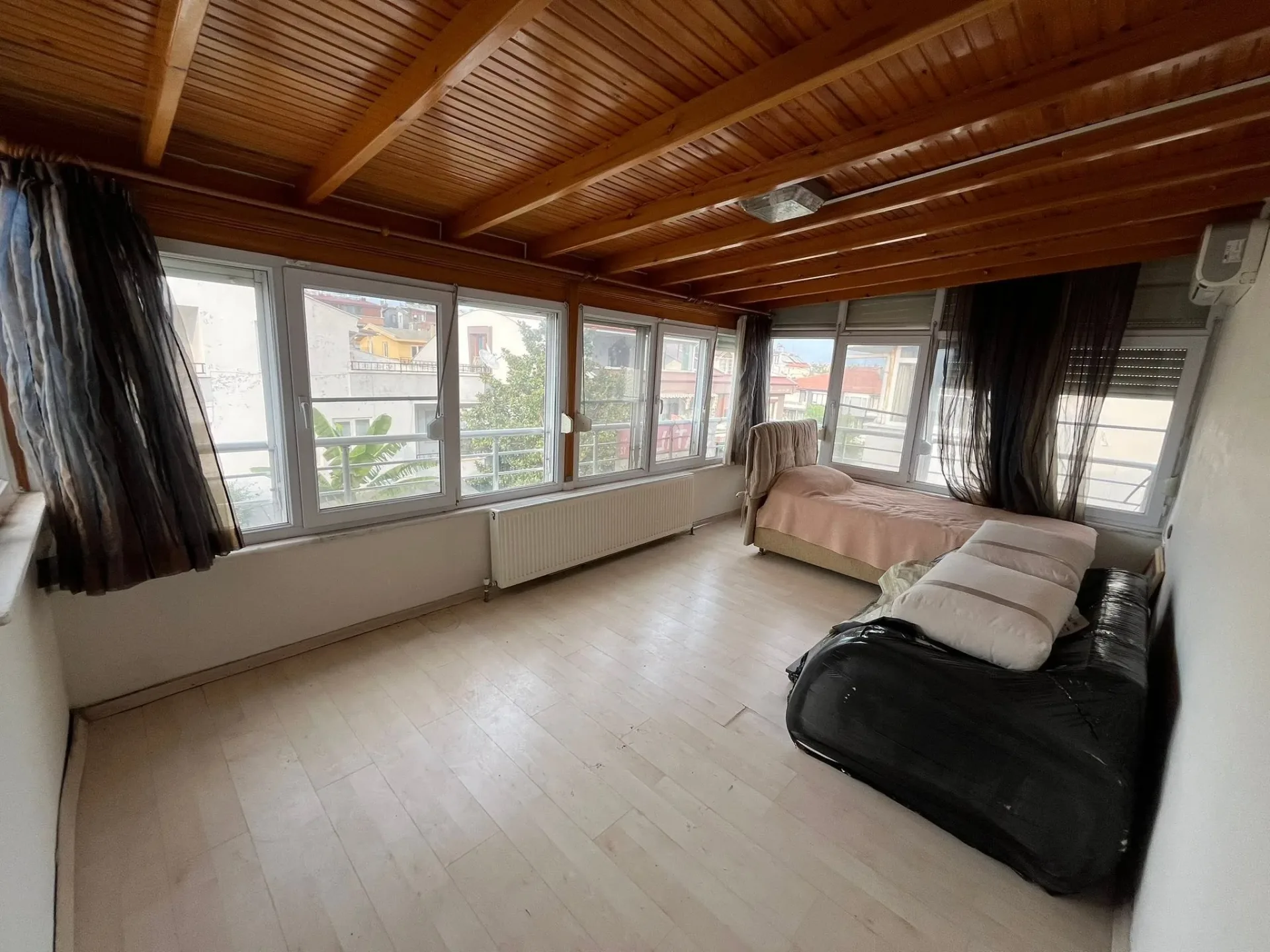 AKÇAY ASKERİ KAMP SAHİLİNDE DENİZE 50 METRE  FULL EŞYALI 4 ODA 2 SALON HARİKA KAT DUBLEXİ - Görsel 24