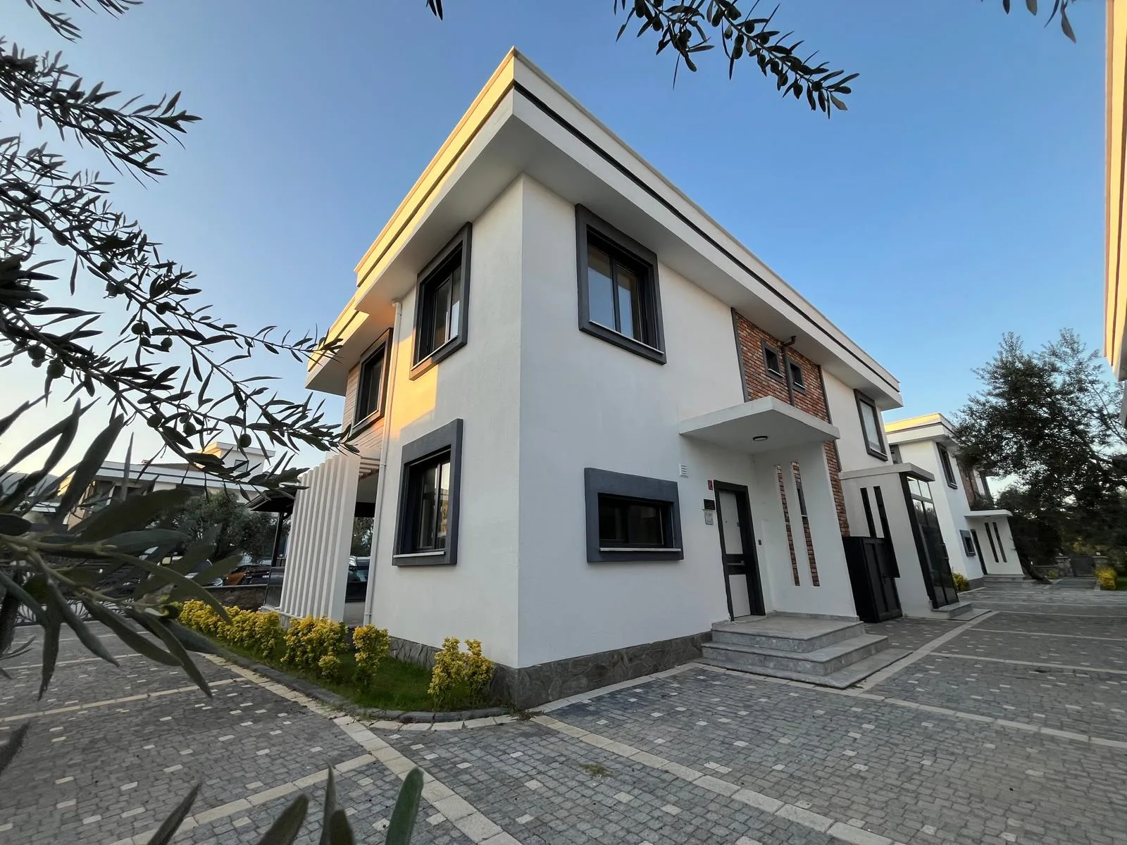 GÜRE SAHİLİNDE ULTRA LÜX SİTE İÇERİSİNDE 3+1 AYRI MUTFAK VİLLA - Görsel 44