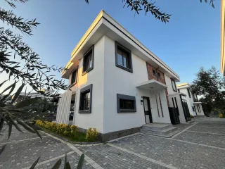 GÜRE SAHİLİNDE ULTRA LÜX SİTE İÇERİSİNDE 3+1 AYRI MUTFAK VİLLA - Görsel 44