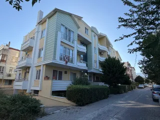 AKÇAYDA DENİZE ÇOK YAKIN ÖZEL MİMARİSİYLE ETKİLEYEN OTOPARKLI DUBLEKS - Görsel 1