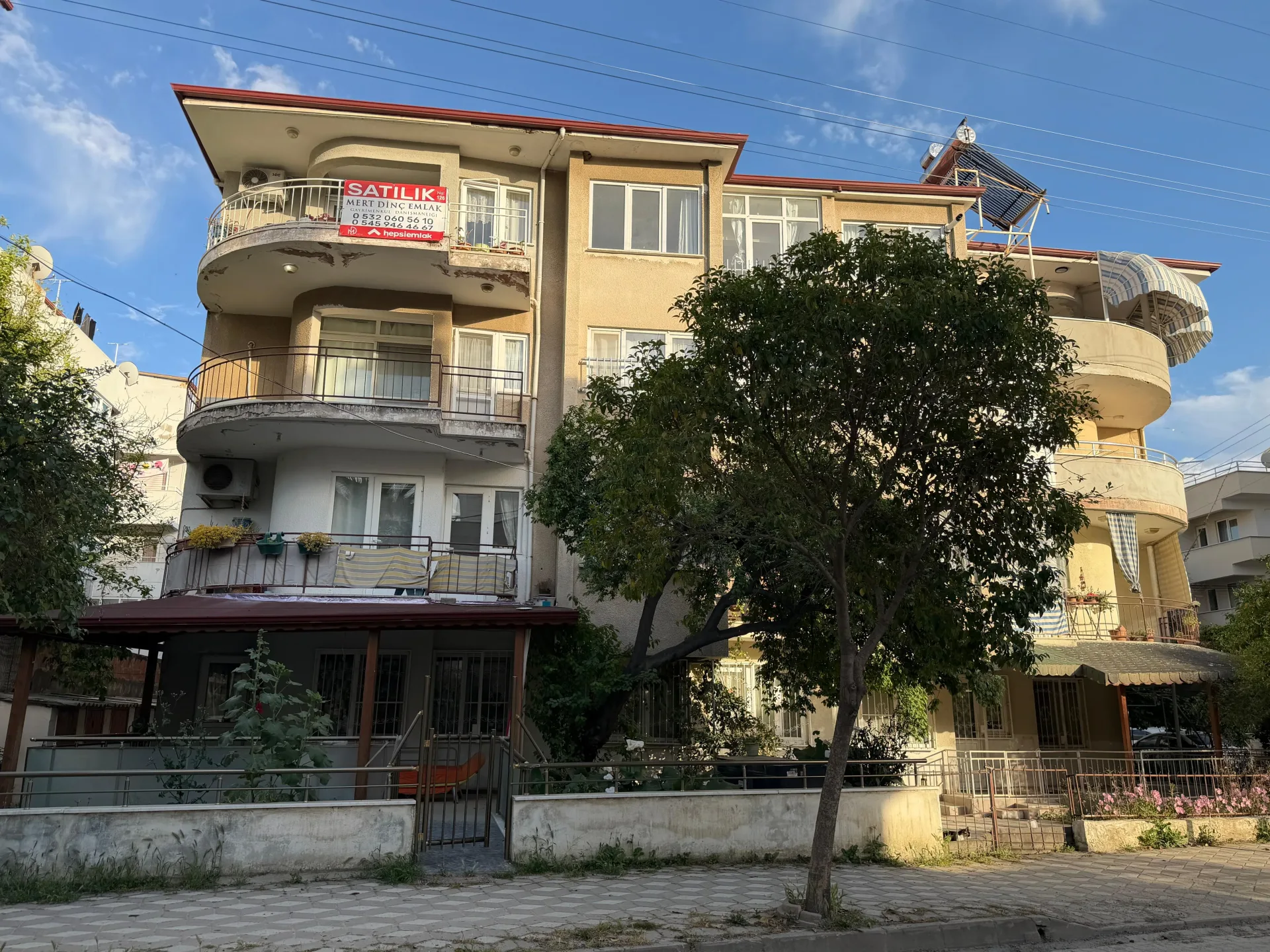 AKÇAYIN MERKEZİNDE EŞYALI MASRAFSIZ 3+1 DAİRE