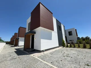 GÜRE SAHİLDE ULTRA LÜX SİTE İÇERİSİNDE TAM BAĞIMSIZ MÜSTAKİL VİLLA - Görsel 19