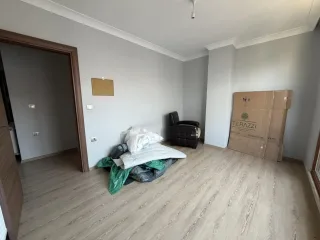 AKÇAYDA FERAH VE GENİŞ  GENÇ BİNADA 3+1 AYRI MUTFAK KOMBİLİ EBEVEYN BANYOLU DAİRE - Görsel 20