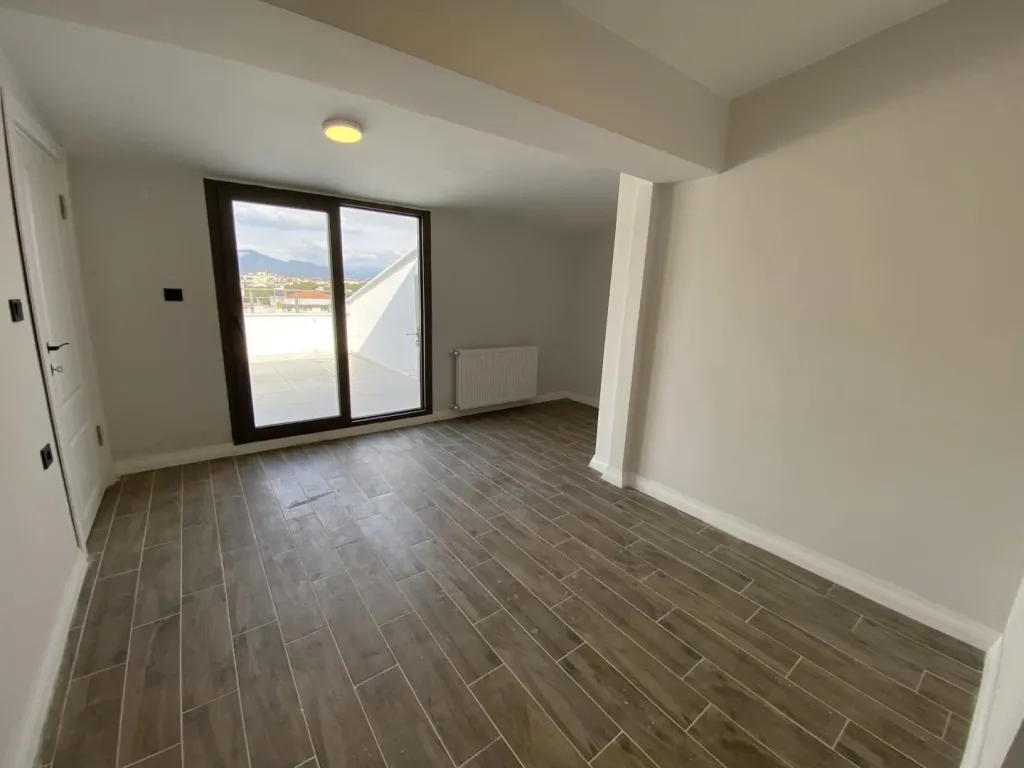 AKÇAY ÇAMLIYOL CADDESİNDE DENİZ VE DAĞ MANZARALI KAT DUBLEKSİ - Görsel 25