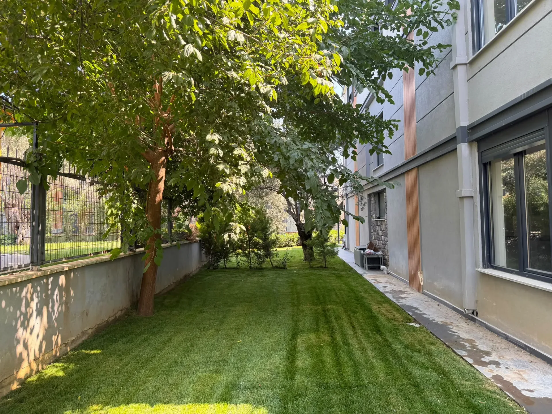 ALTINOLUK SAHİLİNDE  BAHÇE KULLANIMLI DENİZE 200 METRE MESAFEDE MUHTEŞEM DAİRE - Görsel 4