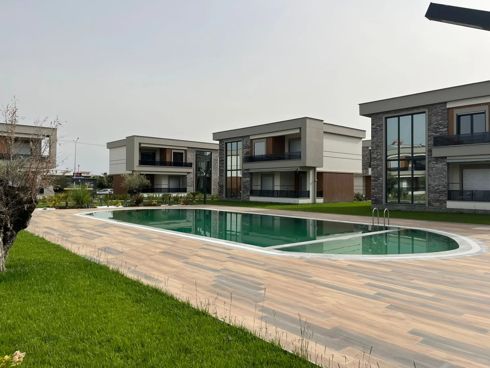 ALTINOLUK SAHİLDE ULTRA LÜX HAVUZLU SİTE İÇERİSİNDE TAM BAĞIMSIZ MÜSTAKİL 4+1 LOFT DUBLEX VİLLA