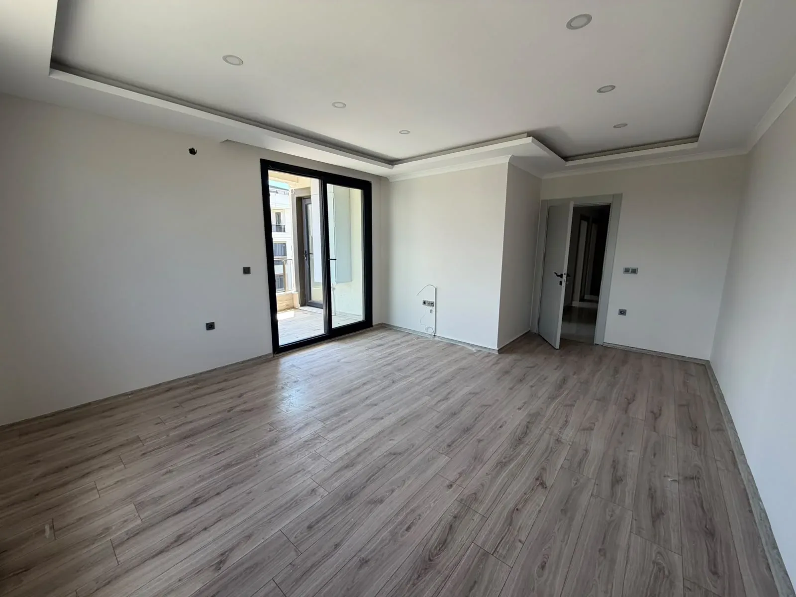 ALTINKUMDA ARA KAT ÖN CEPHE 2+1 AYRI MUTFAK LÜX DAİRE - Görsel 5