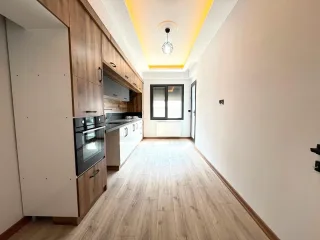 AKÇAY ALTINKUM MAHALLESİNDE 2+1 AYRI MUTFAK EBEVEYN BANYOLU GENİŞ ARA KAT LÜKS DAİRE - Görsel 8