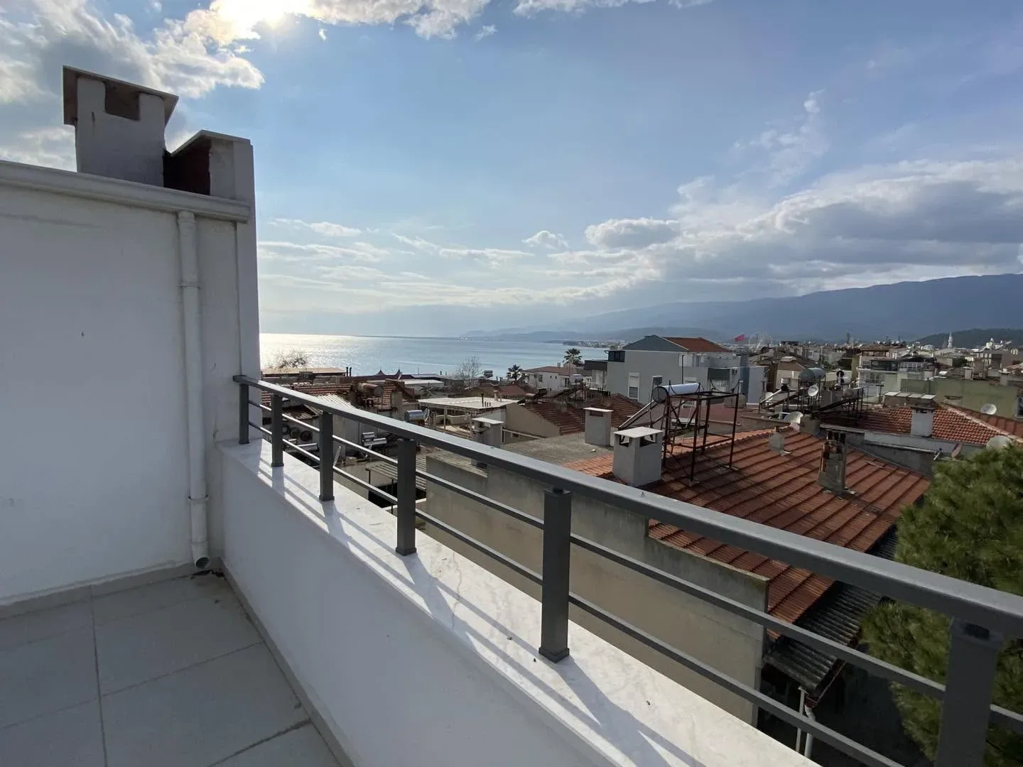 AKÇAY ÇAMLIYOL CADDESİNDE DENİZ VE DAĞ MANZARALI KAT DUBLEKSİ - Görsel 23