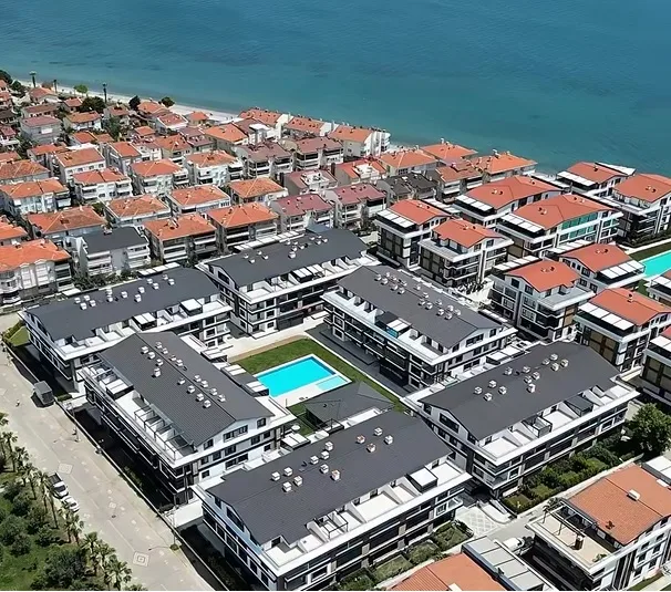 ALTINOLUk YAĞCILARDA DENİZE SIFIR ADRA SİTESİNDE 1+1 FULL EŞYALI SATILIK DAİRE