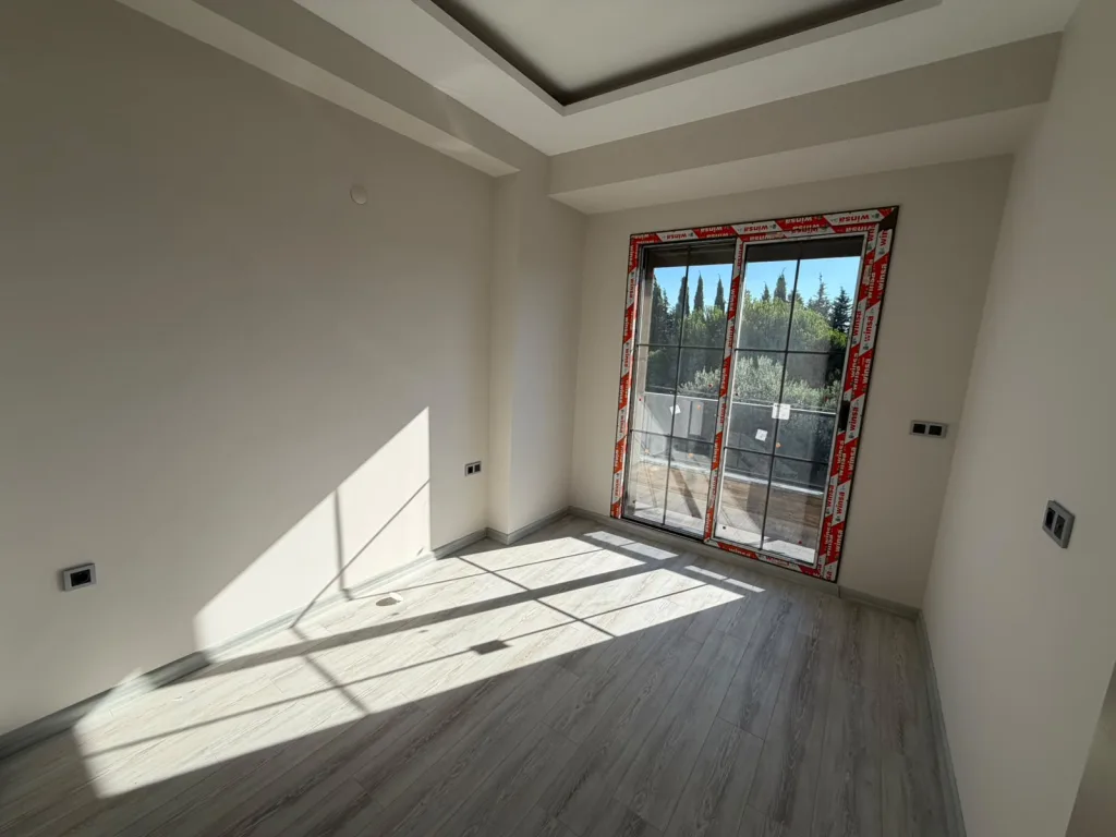 GÜRE SAHİLİNDE 4+1 ULTRA LÜX DENİZE YÜRÜME MESAFESİNDE TRİPLEX VİLLA - Görsel 24