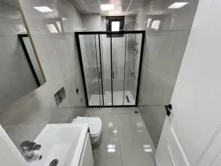 AKÇAYDA SARIKIZDA CADDE ÜSTÜ SIFIR BİNA DENİZE ÇOK YAKIN 2+1 AMERİKAN MUTFAK LÜX DAİRE - Görsel 9