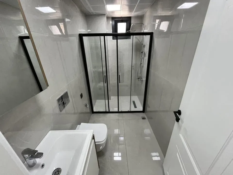 AKÇAYDA SARIKIZDA CADDE ÜSTÜ SIFIR BİNA DENİZE ÇOK YAKIN 2+1 AMERİKAN MUTFAK LÜX DAİRE - Görsel 9