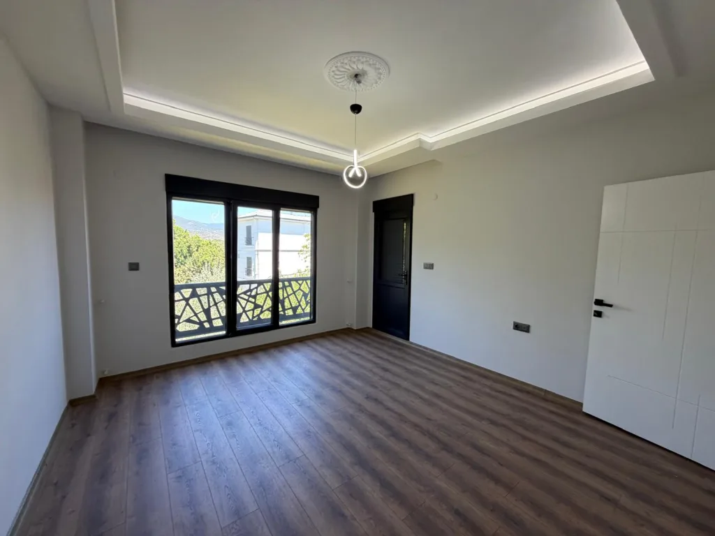 AKÇAY CEMİL TEMEL MAHALLESİNDE 4 ODA 1 SALON TRİPLEX SIFIR VİLLA - Görsel 12