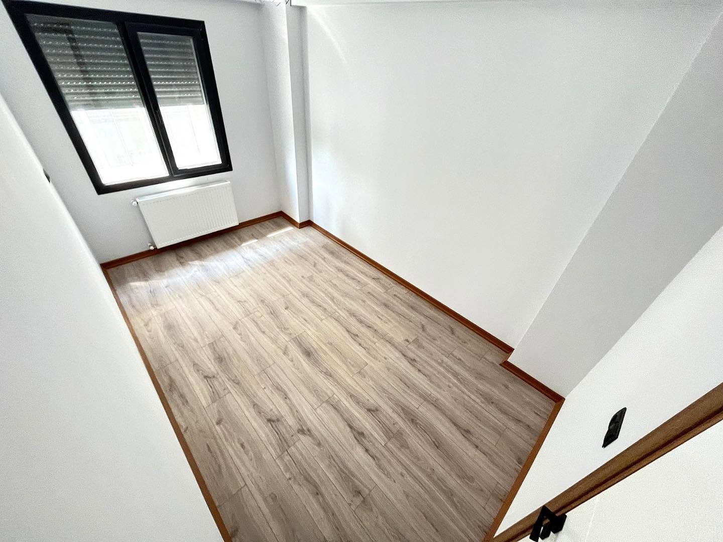 AKÇAY ALTINKUM MAHALLESİNDE 2+1 AYRI MUTFAK EBEVEYN BANYOLU GENİŞ ARA KAT LÜKS DAİRE - Görsel 24