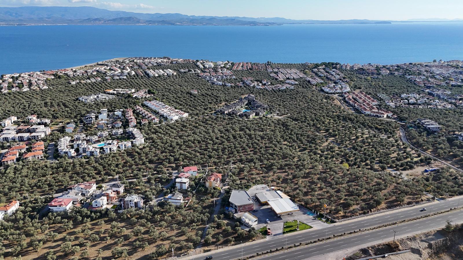 GÜRE SAHİLDE 650 METREKARE KÖŞE PARSEL DENİZ MANZARALI %15 İMARLI ARSA - Görsel 3