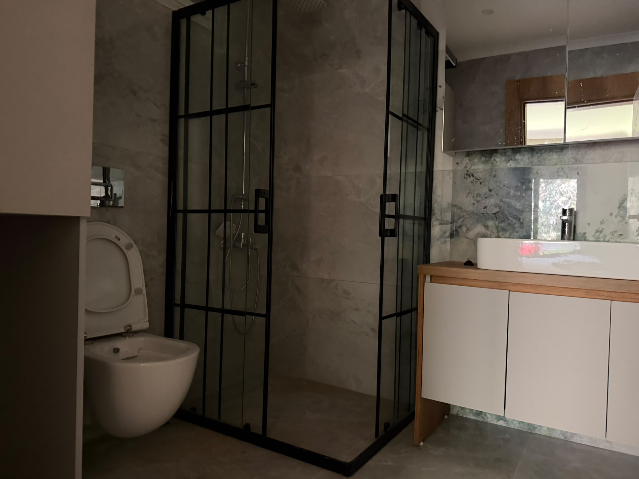 ALTINOLUK SAHİLİNDE  BAHÇE KULLANIMLI DENİZE 200 METRE MESAFEDE MUHTEŞEM DAİRE - Görsel 22