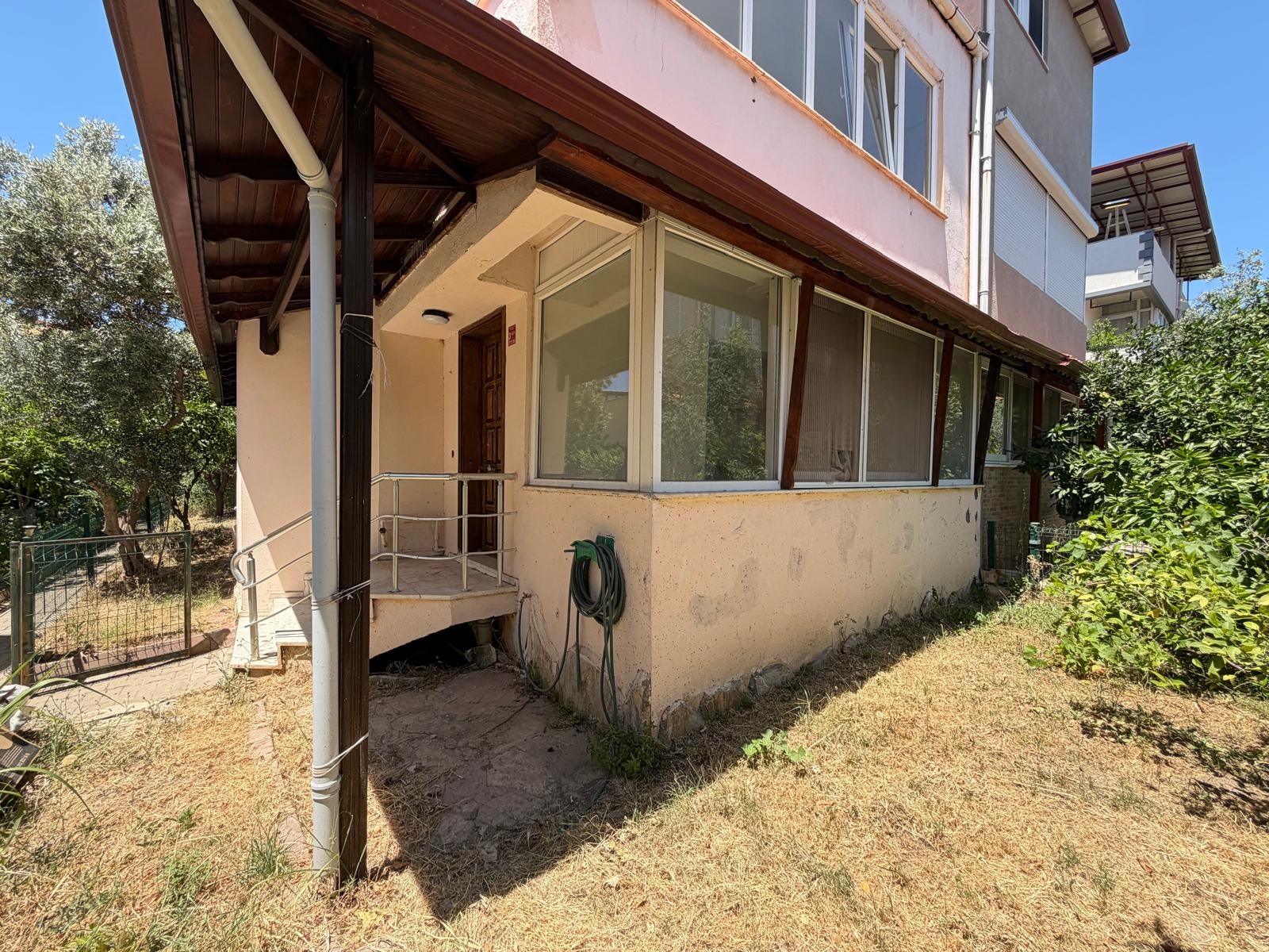 GÜRE DENİZ TARAFINDA DAİRE FİYATINA TRİPLEKS VİLLA - Görsel 6
