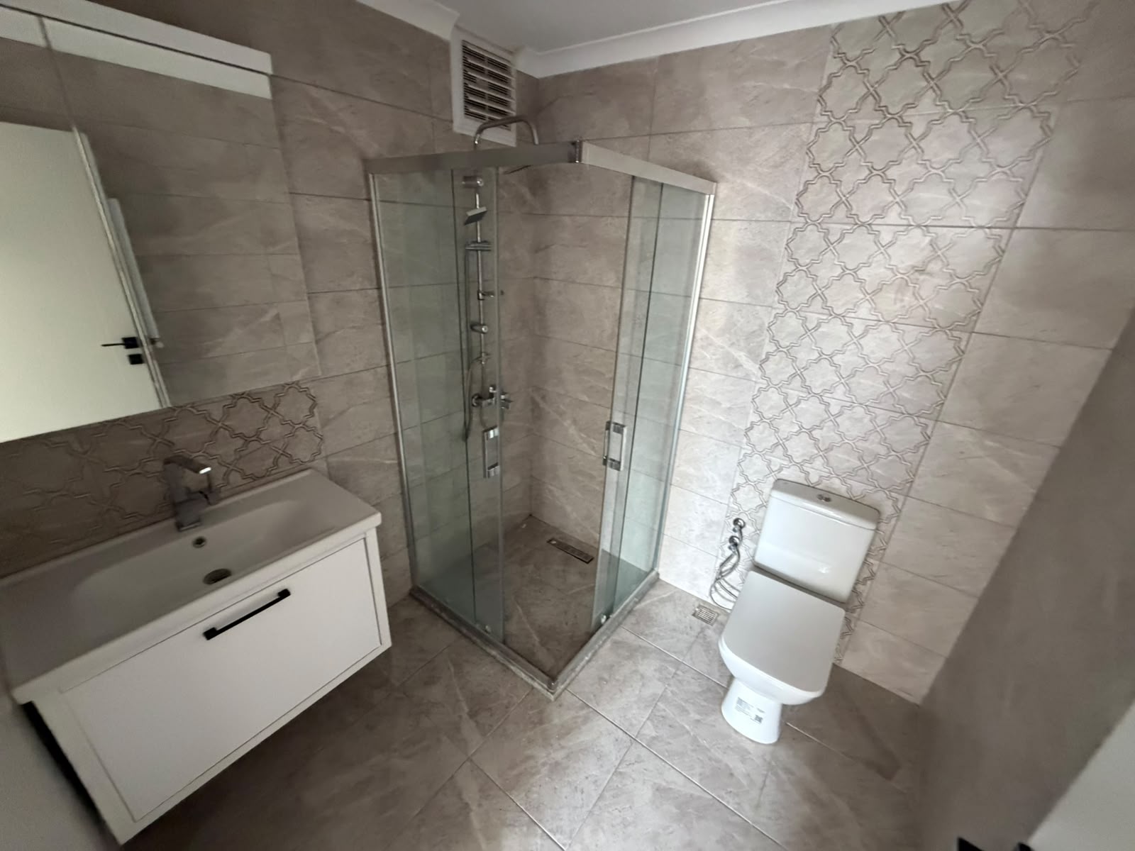 ALTINKUMDA ARA KAT ÖN CEPHE 2+1 AYRI MUTFAK LÜX DAİRE - Görsel 18