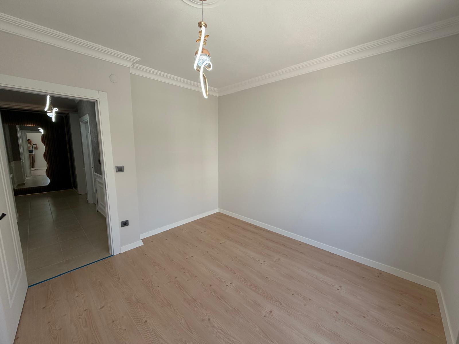 ALTINKUMDA CADDE ÜZERİNDE GÖZ DOLDURAN 2+1 DAİRE - Görsel 20